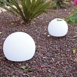 Zeitlose Gartenkugel Balda aus Polyethylen in weiß,...