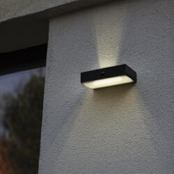 Smarte LED Solar Wandleuchte Fadi in Schwarz-matt 2x 2,5W...